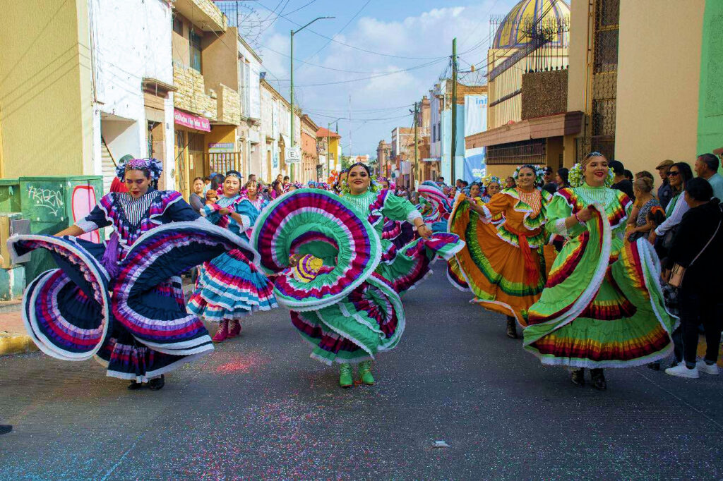 Saldo blanco en desfile por el 113 Aniversario de la Revolución ...