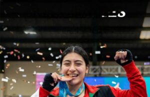 Alumna del Cecytem hace historia y gana medalla mundial de boxeo