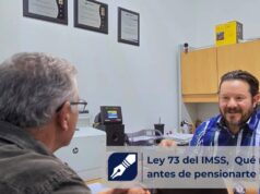 Jorge Arturo Melgoza explica a un adulto mayor qué revisar antes de pensionarse por Ley 73 del IMS