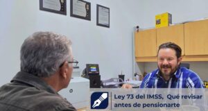 Jorge Arturo Melgoza explica a un adulto mayor qué revisar antes de pensionarse por Ley 73 del IMS