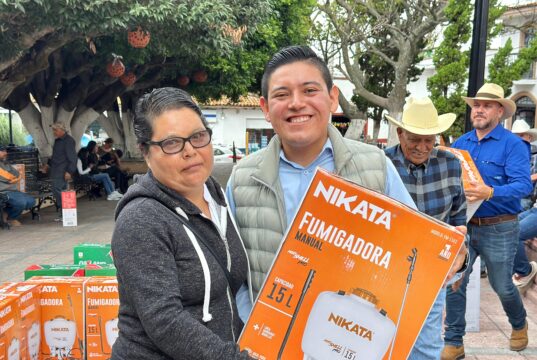 Entrega Gobierno de Churintzio 100 fumigadoras a productores del municipio