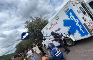 Mujer resulta grave tras derrapar en motocicleta