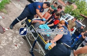 Joven resulta lesionado tras derrapar su moto