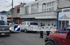 Muere adulto mayor dentro de camioneta en movimiento