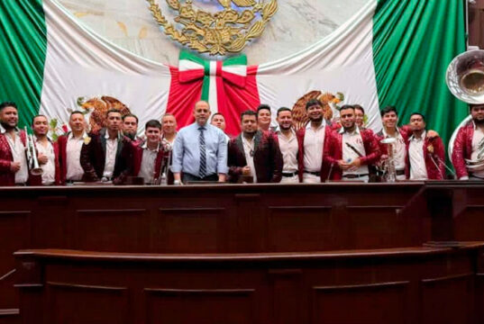 Congreso bajo la lupa tras interpretación de corrido vinculado al narcotráfico