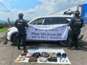 Aseguran camioneta y equipo táctico tras persecución policial en Zamora