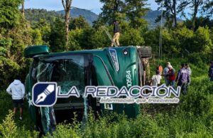 Volcadura de autobús en la Uruapan–Paracho deja al menos 10 lesionados