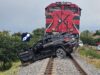 Cinco lesionados al intentar ganarle el paso al tren