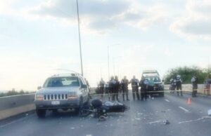 Muere mujer y resultan lesionados un hombre y un bebé tras accidente en León