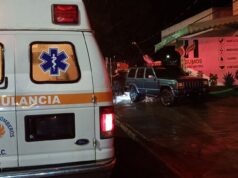 Mujer y dos menores habrían resultado lesionados tras chocar contra inmueble