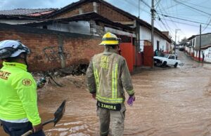 Intensa tromba y granizada colapsan Pátzcuaro