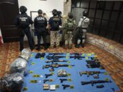 Asegura FGE armas, equipo táctico, droga y vehículos durante cateo en Tinaja de Vargas