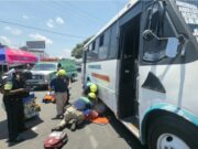 Mujer de 70 años es atropellada por camión mientras vendía Bonice en Zamora