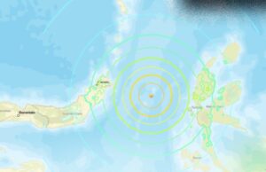 Sismo de magnitud 7.7 sacude Indonesia; emiten alerta de tsunami
