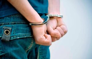 Sentencian a adolescente a 2 años de internamiento por extorsión y portación de arma de fuego