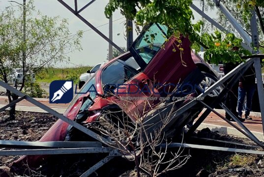 Un lesionado tras aparatoso accidente en el Libramiento Martí-Mercado