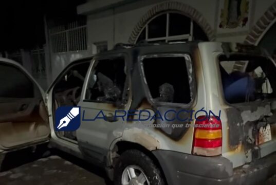 Lanzan bomba molotov contra vehículo de periodista en Jiquilpan
