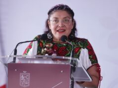 Bedolla fortalece la educación con entrega de 10 mil guitarras de Paracho a secundarias