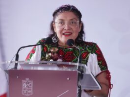 Bedolla fortalece la educación con entrega de 10 mil guitarras de Paracho a secundarias
