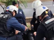Disuelven marcha de normalistas en Morelia; cohetón lesiona a agente de la Guardia Civil