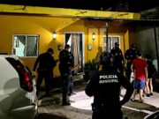 Asesinan a balazos a mujer frente a sus hijos en Apatzingán