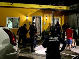 Asesinan a balazos a mujer frente a sus hijos en Apatzingán