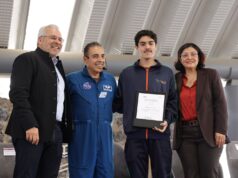 Bedolla y el astronauta José Hernández motivan a estudiantes michoacanos a soñar en grande