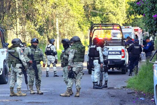 Localizan a dos hombres con quemaduras en huerta de aguacate en Uruapan; uno murió