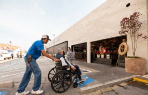 SAMUEL HIDALGO INAUGURA REMODELACIÓN DE LA FACHADA POSTERIOR DEL MERCADO “GILDARDO MAGAÑA”