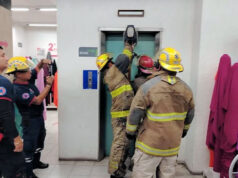 Dos personas quedan atrapadas en elevador de tienda Parisina en Irapuato