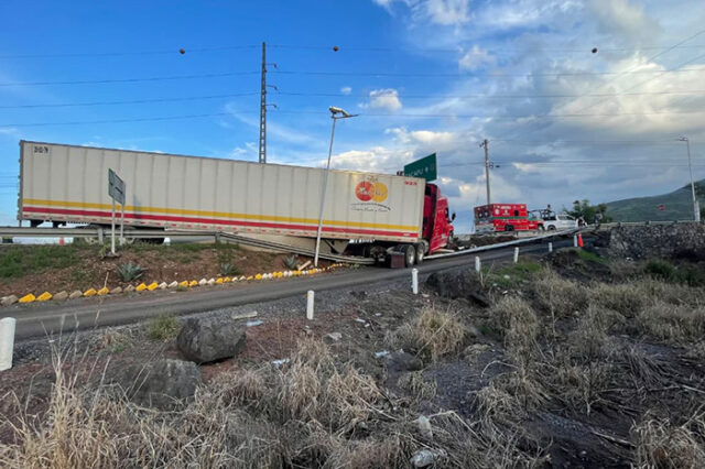 trailer-sin-frenos-caseta-panindicuaro-mexico-guadalajara